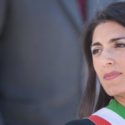  Inchiesta delle “Iene” su presunte firme false a Roma: la Raggi respinge le accuse