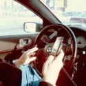  Sospensione della patente per chi telefona guidando automezzi