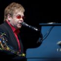  Paura per Elton John, ha rischiato di morire