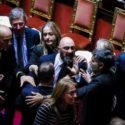  Il Senato approva la nuova legge elettorale tra risse ed insulti , decisivo anche stavolta l’asse Verdini-Renzi