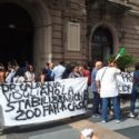  Catanzaro: i precari della sanità protestano davanti alla prefettura per il mancato rinnovo del contratto