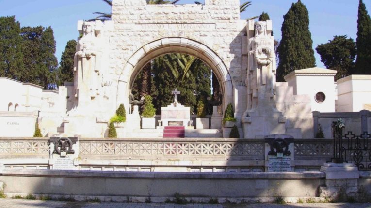 Bari: riaperti al pubblico da oggi i cimiteri cittadini, accesso contingentato e mascherine