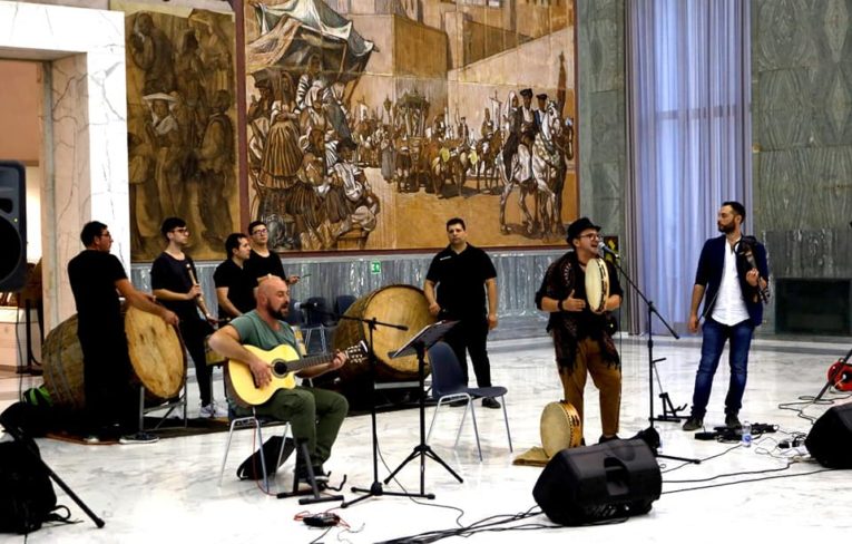 Pastellesse Sound Group-il gruppo di bottari di Macerata Campania esce con “Lùce argiénto”, brano dedicato alla Madonna e a Papa Francesco