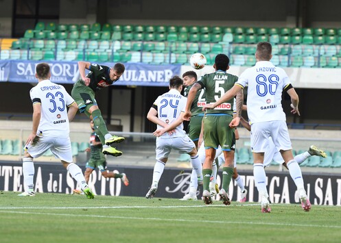 Calcio: il Napoli continua a vincere, espugnata Verona con Milik e Lozano