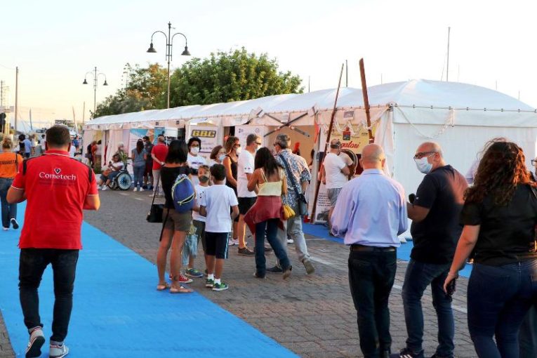 Taranto: ultimo giorno della "Fiera del mare", una esposizione dedicata al mare, alla enogastronomia e alle Istituzioni