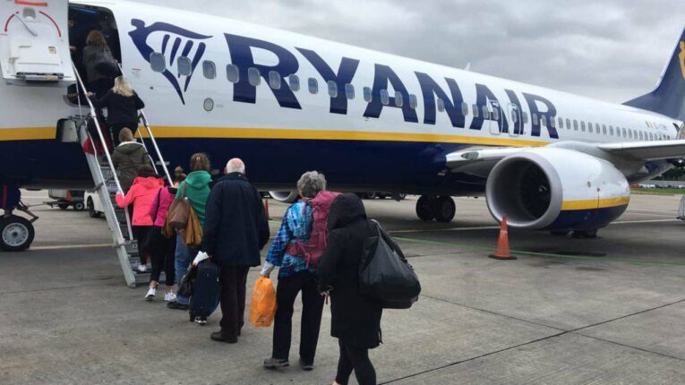 Ryanair riduce i voli invernali al 40%. Saranno chiuse tre basi in Irlanda e Francia