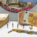  Salerno: arresto per detenzione illegale di una penna-pistola, munizioni e 33000 euro in contanti