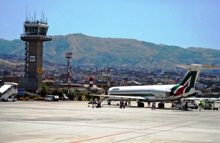Rilanciare l'Aeroporto di Reggio Calabria con una task force di esperti, questa la proposta del Sindaco Falcomatà