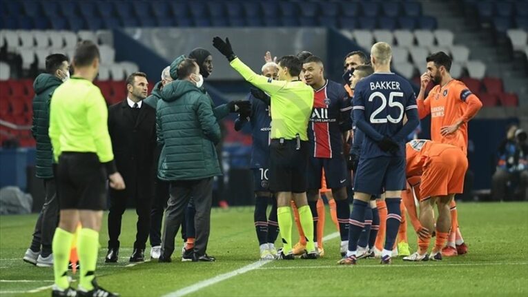 Calcio, Champions League:  PSG-Basaksehir sospesa per presunta frase razzista del quarto uomo