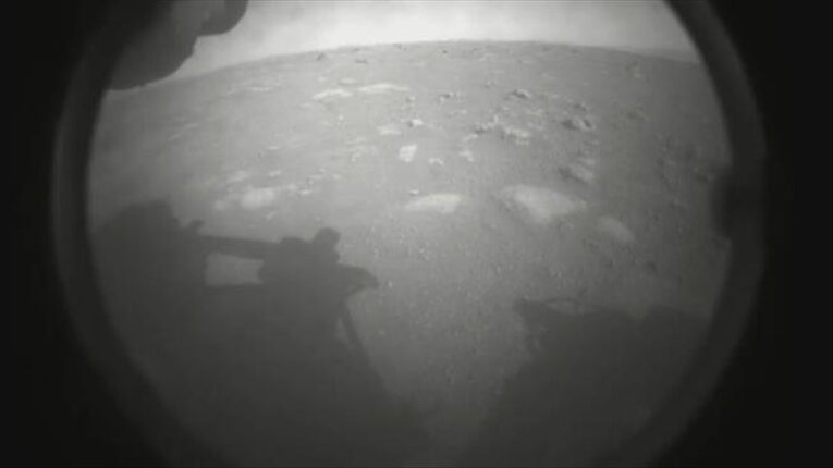 Il rover Perseverance della NASA atterra su Marte: inizia l'avventura alla scoperta di vita sul pianeta rosso