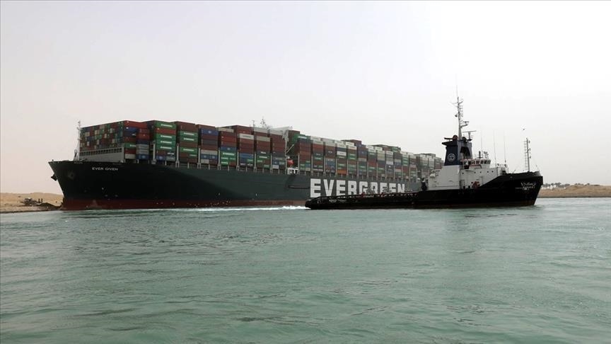 La nave da carico Ever Given di nuovo a galla nel Canale di Suez