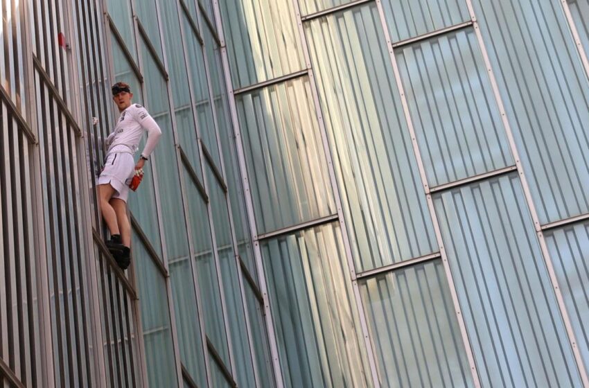  Free climbing: George King scala senza protezioni il Meliá Barcelona Sky