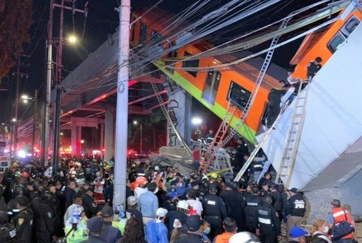 Crolla un cavalcavia della metropolitana di Città del Messico, 20 morti e 70 feriti