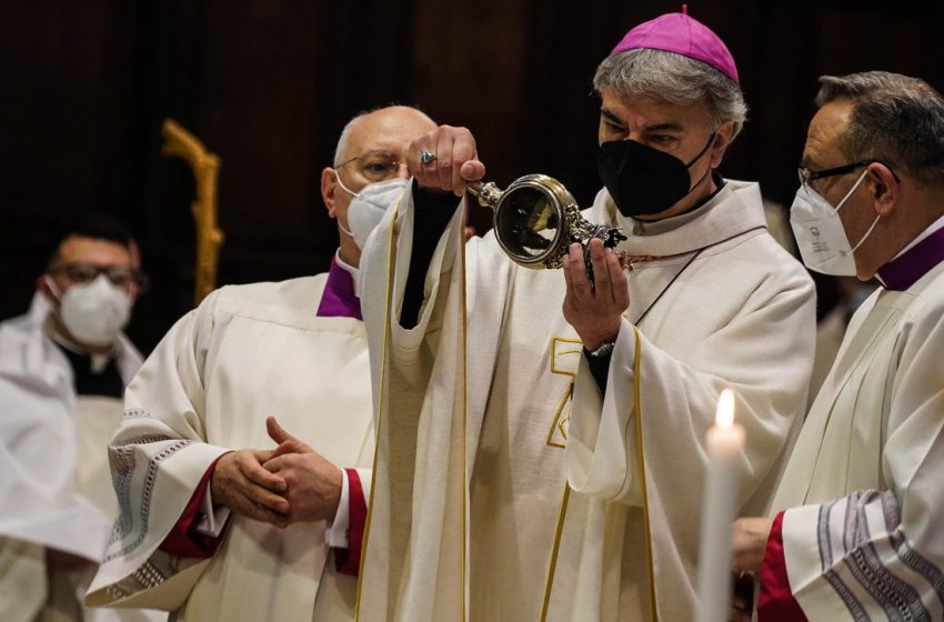  Napoli: Si ripete miracolo di San Gennaro, il sangue si è sciolto